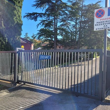 Apartma Zusterna Za Bazenom Koper Dış mekan fotoğraf