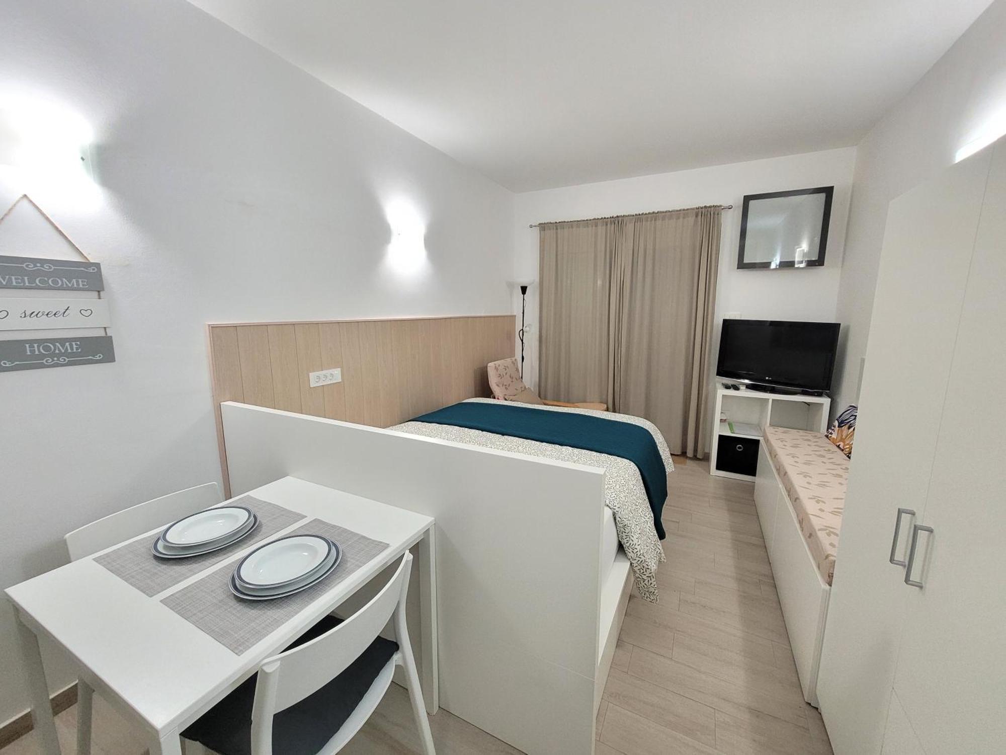 Apartma Zusterna Za Bazenom Koper Dış mekan fotoğraf