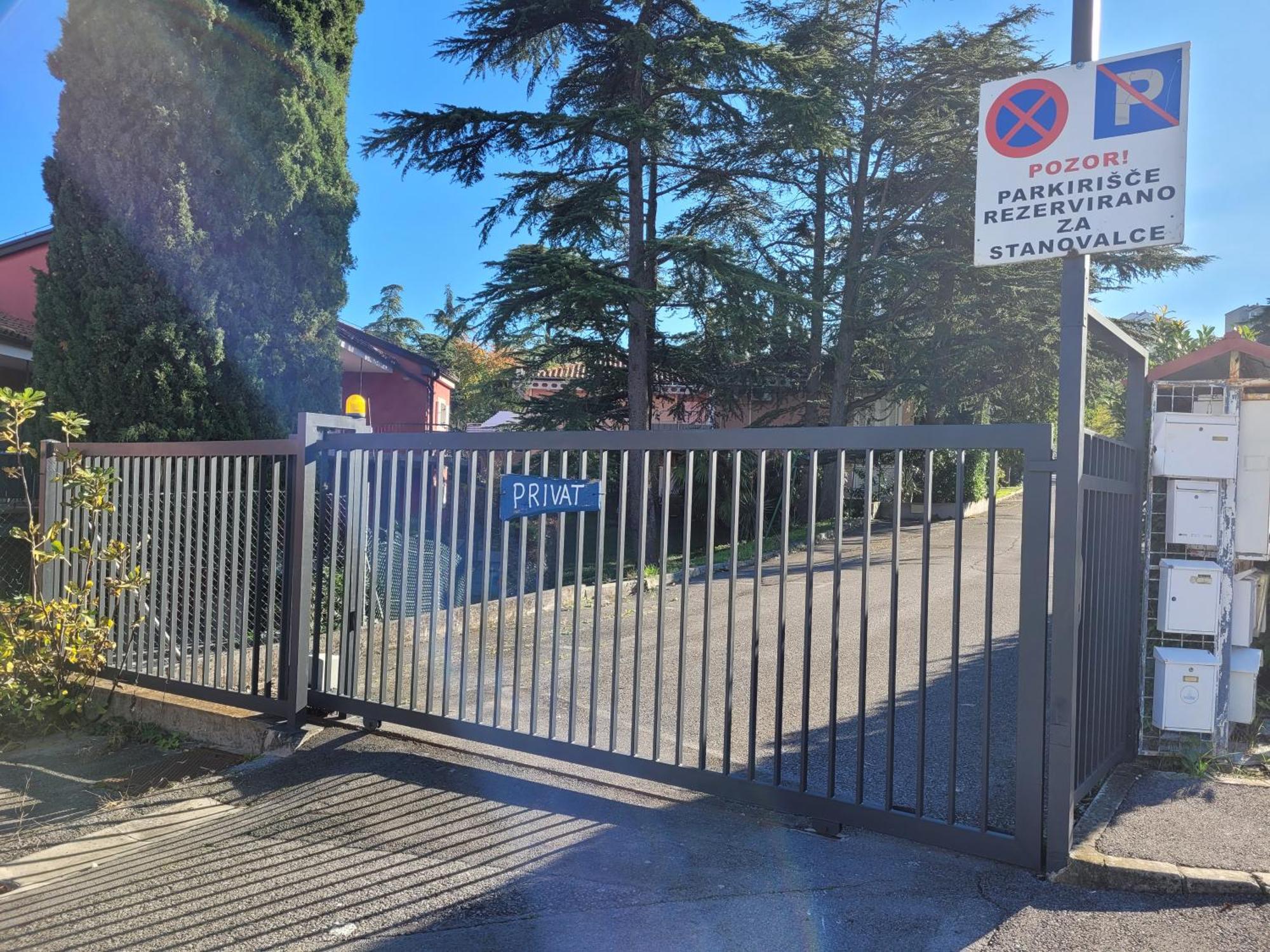 Apartma Zusterna Za Bazenom Koper Dış mekan fotoğraf